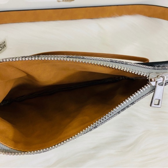 MK Logo Wallet Belt Medium - Picture 3 of 11